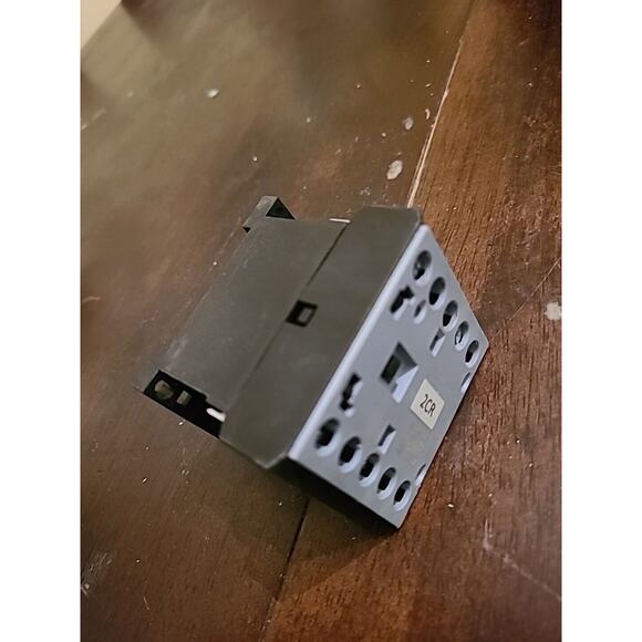 WEG CWC09 Reverse Mini Contactor 9amp 3 Pole - Picture 2 of 3